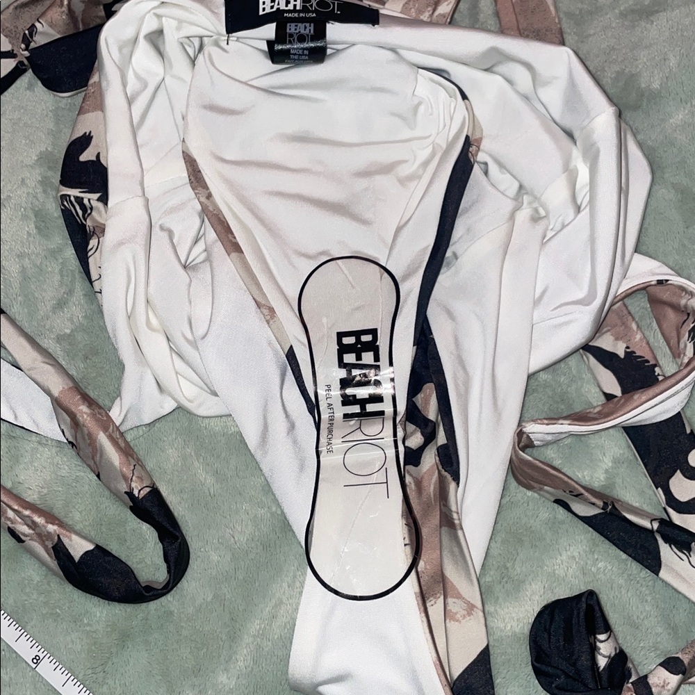 Beach Riot 💞💯 Sydney Taupe Horses Shoulder Tie Swim Suit Size Small NWOT - Picture 14 of 14